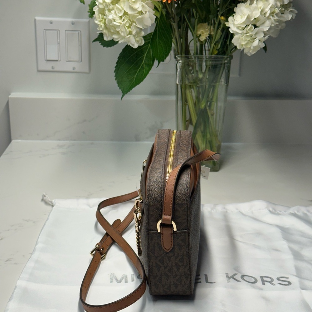 Michael Kors Brown Jet Set Crossbody Camera Bag with MK Dust Bag NWT - Picture 6 of 9